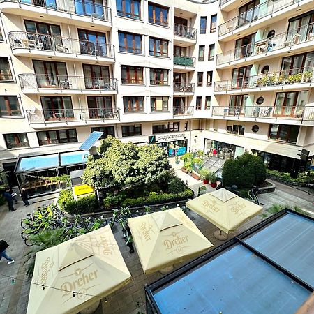 City Center Apartment With Balcony Budapest Exteriör bild