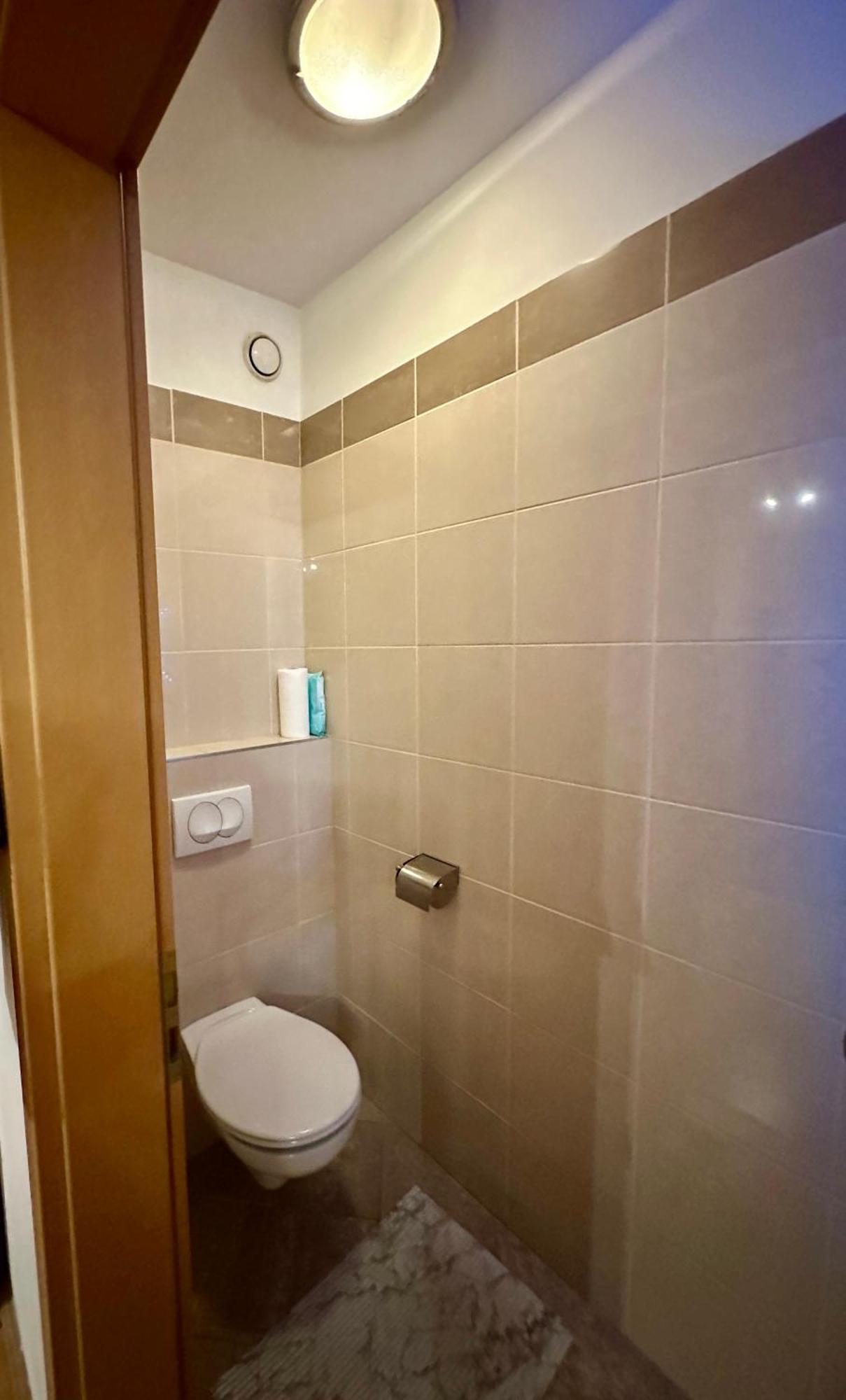 City Center Apartment With Balcony Budapest Exteriör bild