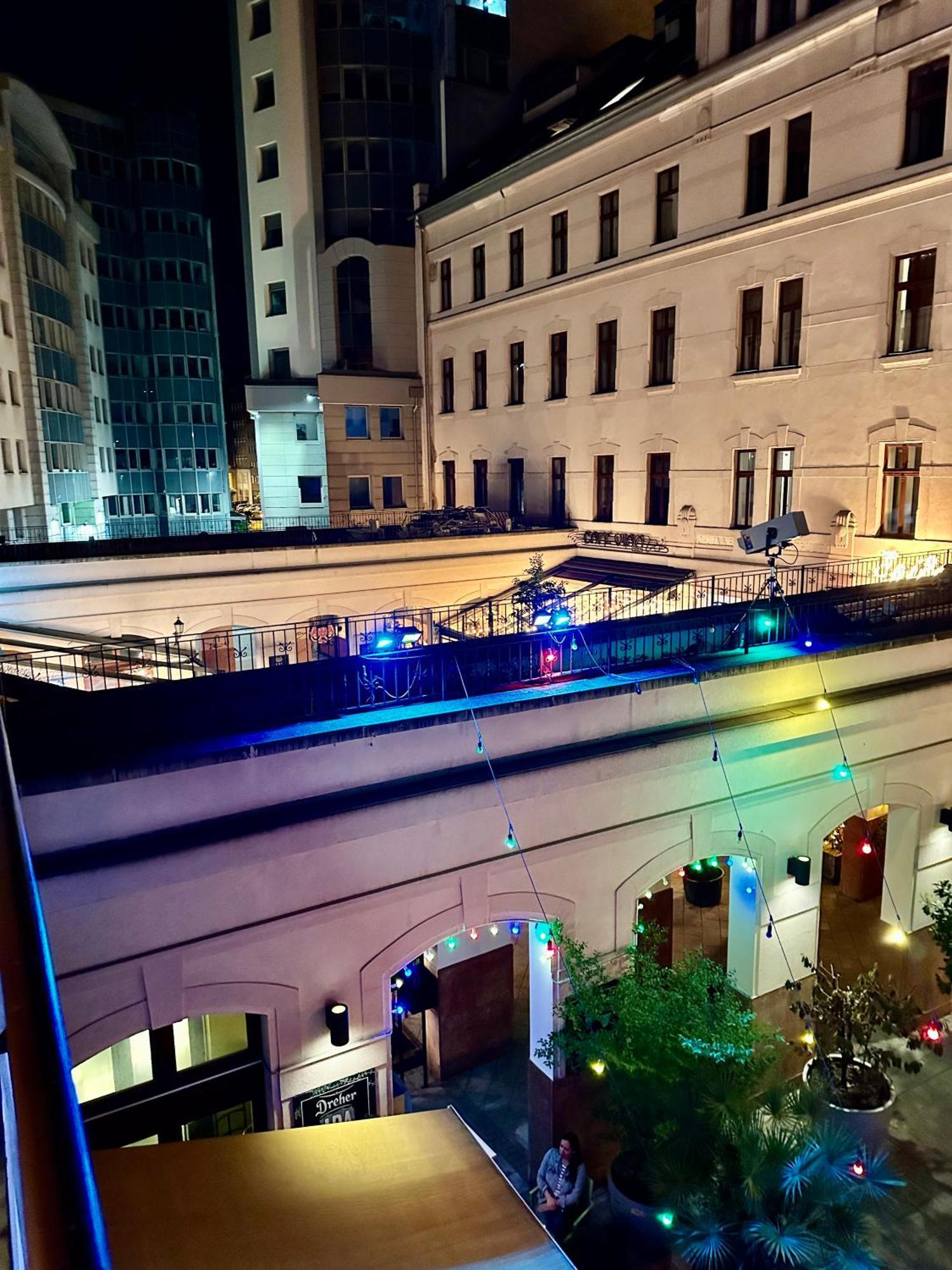 City Center Apartment With Balcony Budapest Exteriör bild
