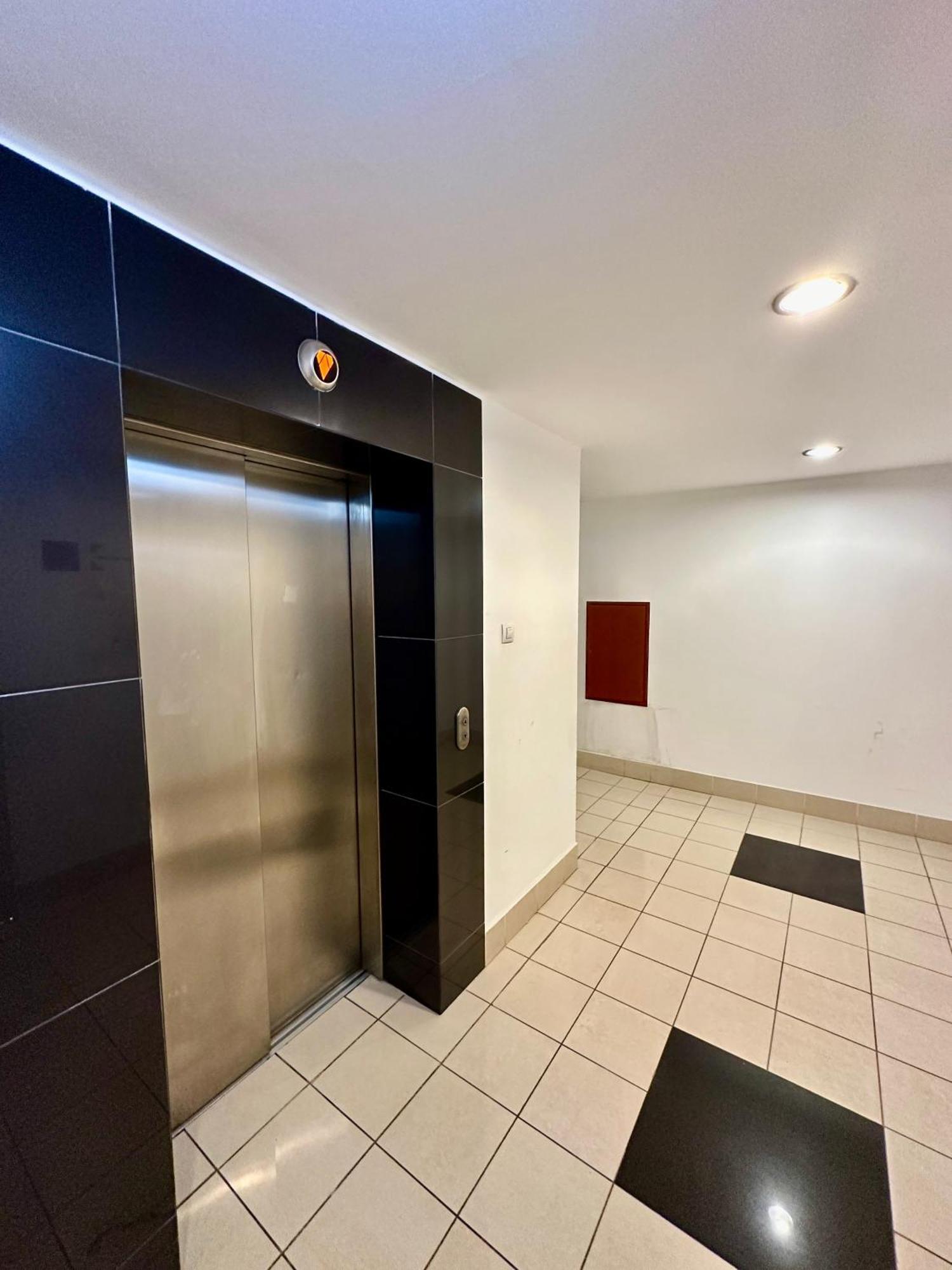 City Center Apartment With Balcony Budapest Exteriör bild
