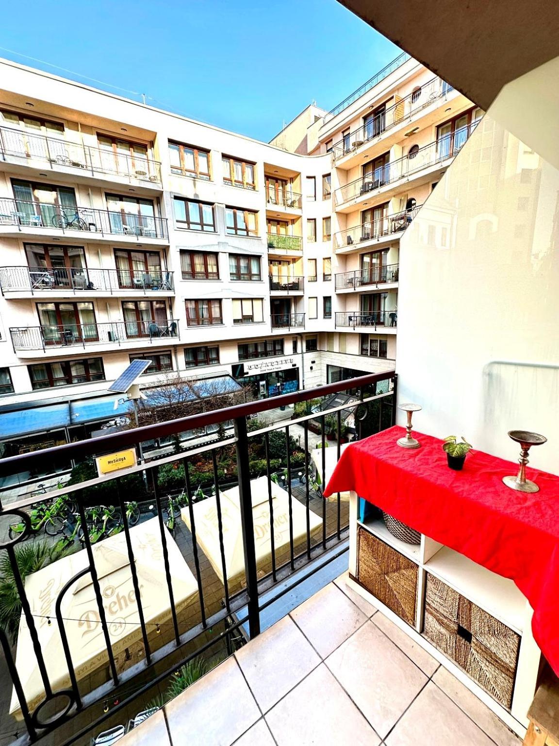 City Center Apartment With Balcony Budapest Exteriör bild