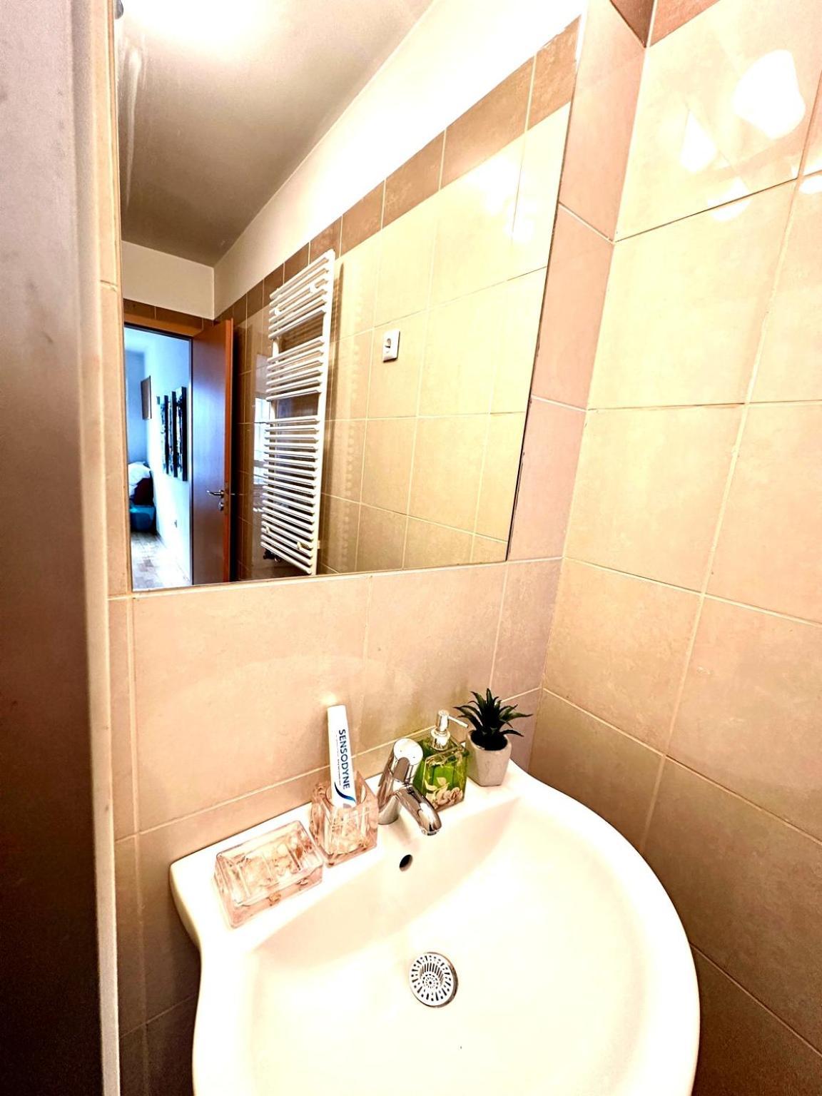 City Center Apartment With Balcony Budapest Exteriör bild