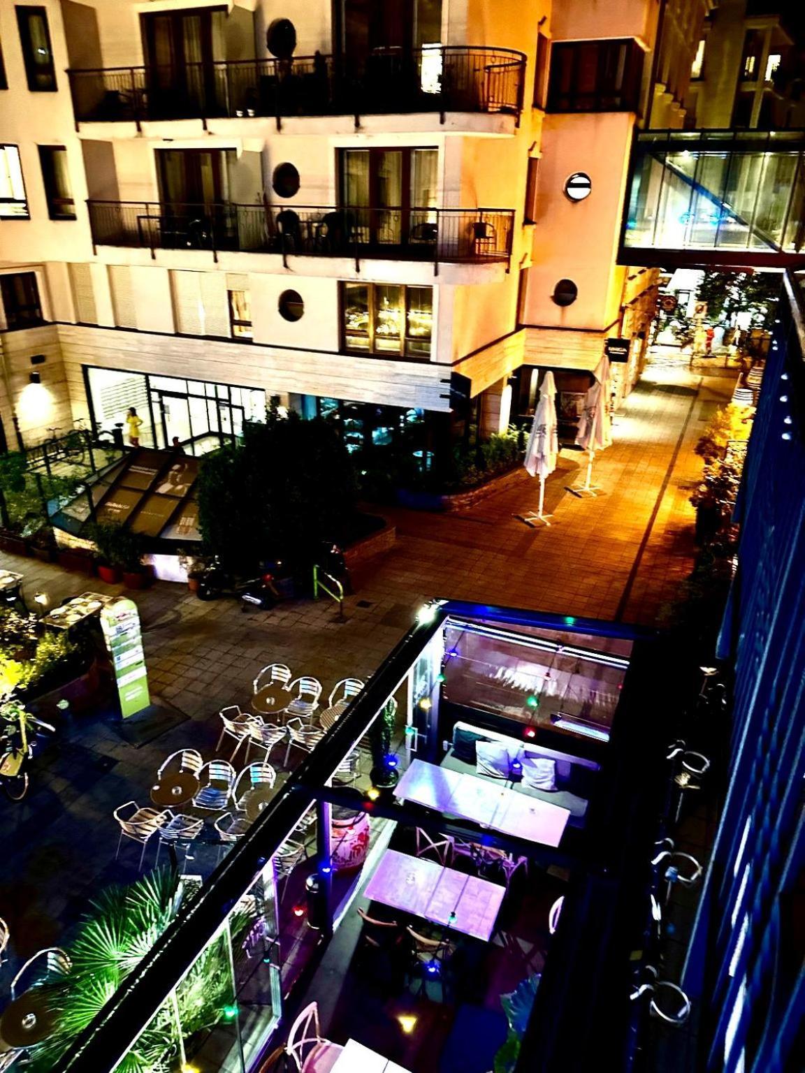 City Center Apartment With Balcony Budapest Exteriör bild