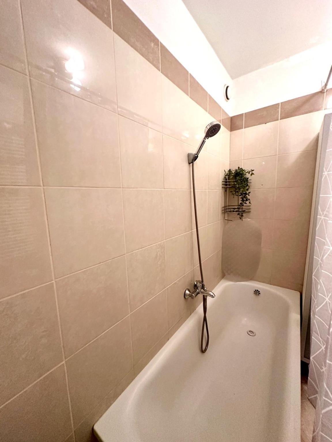 City Center Apartment With Balcony Budapest Exteriör bild
