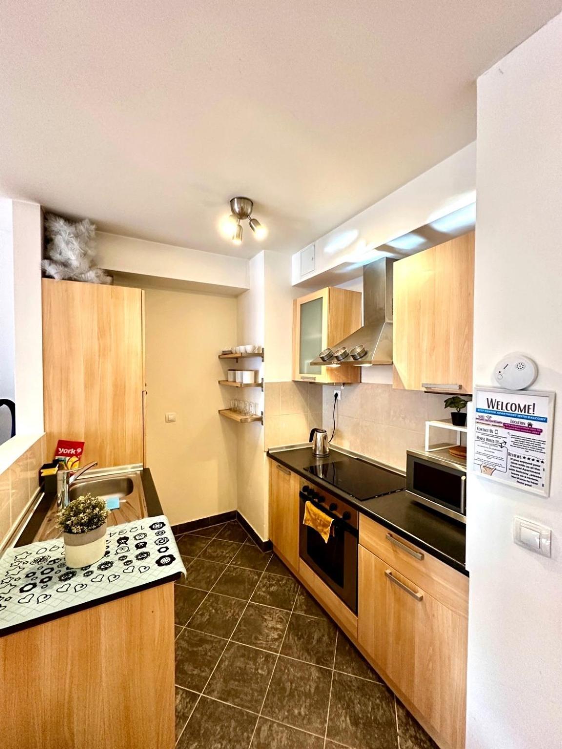 City Center Apartment With Balcony Budapest Exteriör bild