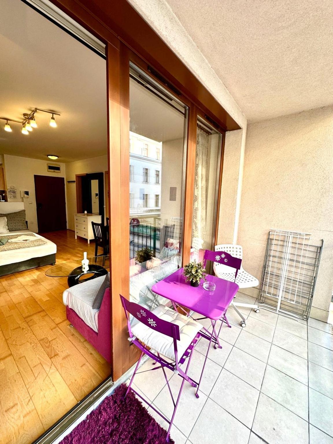 City Center Apartment With Balcony Budapest Exteriör bild